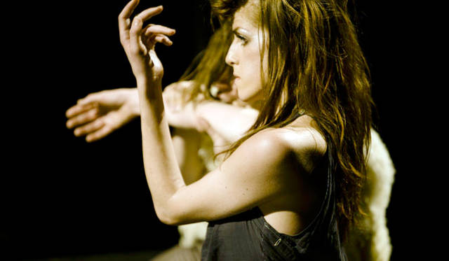 <strong>日本初演「バベル BABEL（words）」</strong>　© Koen Broos