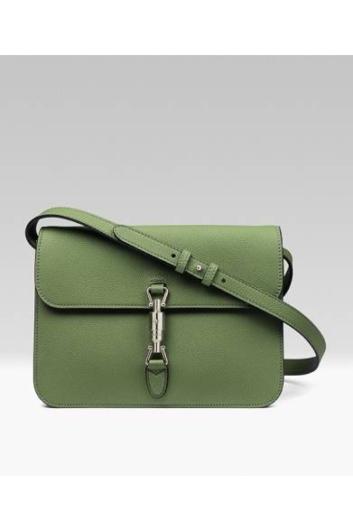 <strong>ショルダーバッグ</strong><br />カラー｜グリーン（限定カラー）<br />サイズ｜W27×H20×D8cm<br />価格｜25万9000円<br /><br /><strong>GUCCI JACKIE FOREVER</strong><br />開催期間｜7月16日（水）～7月22日（火）<br />開催場所｜伊勢丹新宿店本館1階＝ザ・ステージ