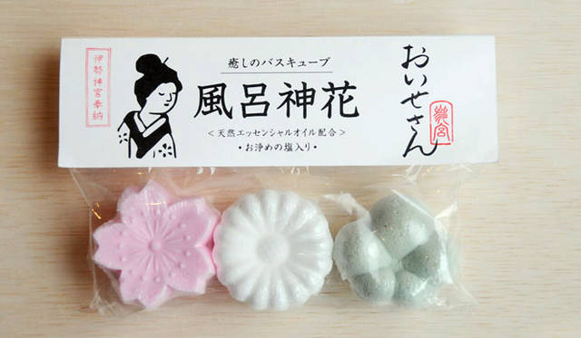 <strong>THE UN｜アン</strong>　「おいせさん」　風呂神花（バスキューブ3種セット）972円