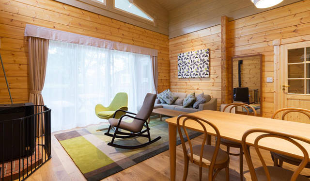 <strong>IDC OTSUKA｜IDC大塚家具</strong>　「ザ・プリンス ヴィラ軽井沢」のヴィラ　テラス／平屋建てタイプ