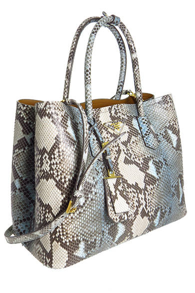 <strong>PRADA｜プラダ 大阪心斎橋店1周年記念、スペシャルアイテム登場</strong><br />