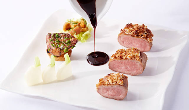 フランス産 鴨胸肉とジョーダンアーモンド アマレットソース