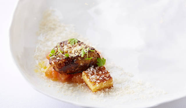 フォアグラのソテー甘酸っぱいチェリージャムとビターアーモンド