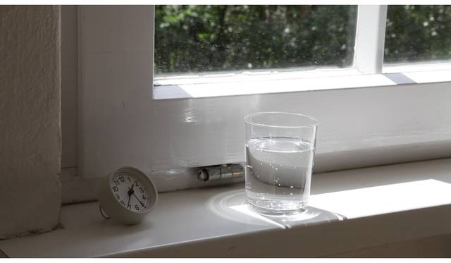 <strong>ART｜原美術館で『「アート・スコープ2012-2014」旅の後もしくは痕』展</strong>　リタ・ヘンゼン 原美術館でのインスタレーション 「天井のふち」のプラン 2014 年/写真に日本製ティッシュペーパーのコラージュ/20×30 cm ©Rita Hensen