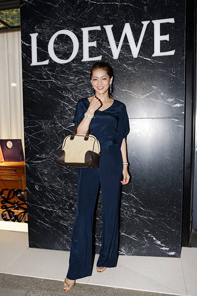 オープニング レセプションへ来場したモデルの前田典子