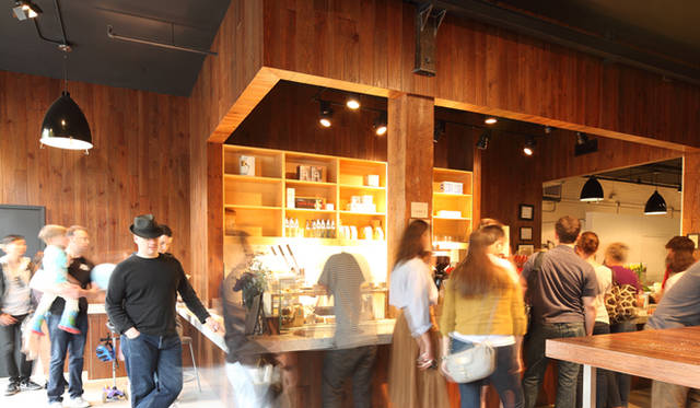 「BLUE BOTTLE COFFEE BROOKLYN」<br />Photo: Clay McLachlan/Claypix.com