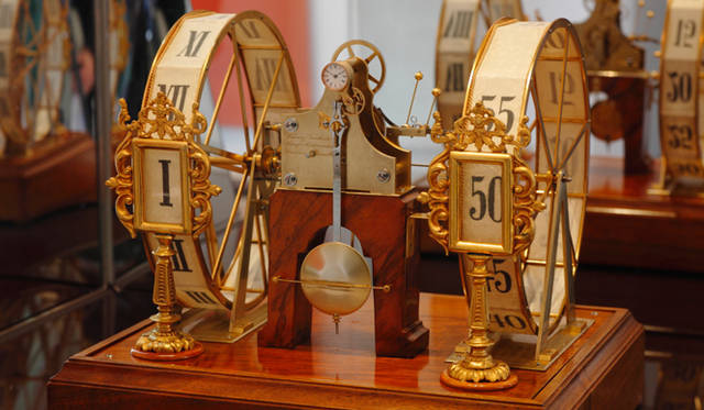 1/10スケールの「ゼンパーオペラの5分時計」