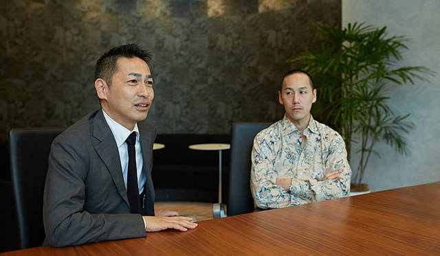 ピルエットを展開する「コントレイル」。今回話を聞いた「グローヴディッシュ」代表取締役の森健一氏（左）、「くしなだ」のアートディレクター、伊藤洋氏のほか、それぞれ専門分野をもつスペシャリストが集まって結成されたクリエイティブ集団だ