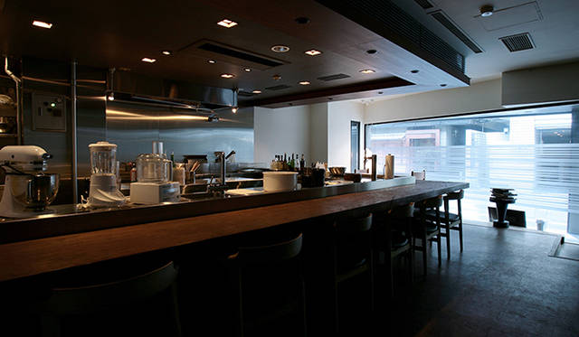 伊藤氏は「アン テリブル」にたまたまふらりと入ったとき、その内装や雰囲気から「この店のオーナーは、本物を知っている人だ」と直感的に感じたという