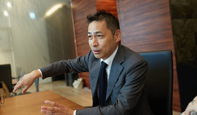 自分たちがいまほしいと思う場所。それはパリにあって、いまの東京にはないもの。「コントレイル」のメンバーの価値観は、多くの言葉を介せずとも皮膚感覚のように共通している。それは、森氏とトロション氏、さらにはシェフとして腕を奮う小林直矢氏にも言えることだ