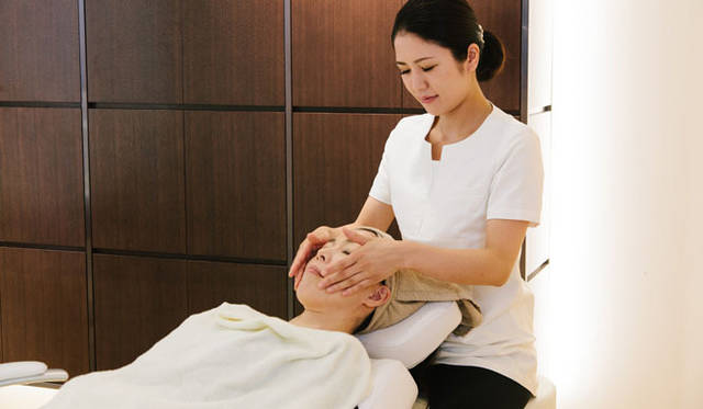 2階　SONOKOの世界観と、創業者がこだわったスキンケア理論を実感できる