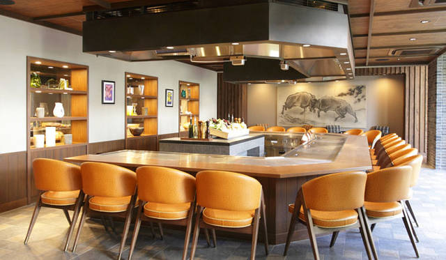 鉄板焼きレストラン「Steak house Medium Rare」