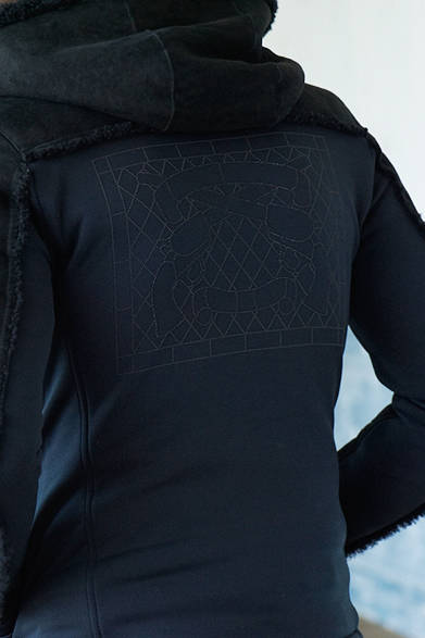 アートスタジオ「St. Heavogon Studio（セント ヘヴォゴン スタジオ）」とのコラボレーションにより製作されたステンドグラス