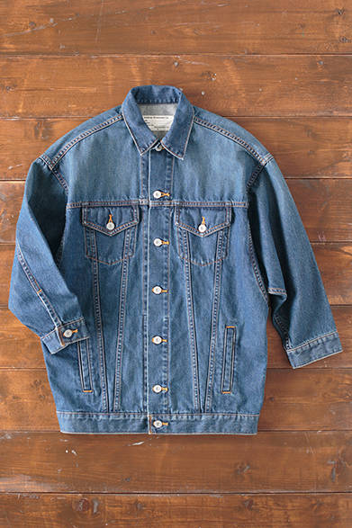 WOMENS｜80’sな雰囲気を演出する、オーバーサイズなフォルムが特徴のデニムジャケット。「デニムオーバーG型」1万6000円（ジャーナル スタンダード）<br />※税抜価格