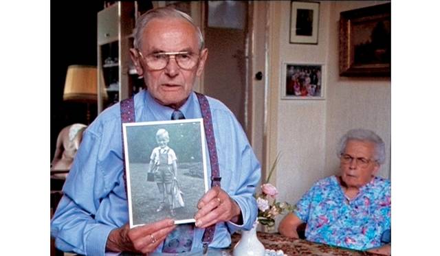 <strong>ART｜東京都写真美術館で『フィオナ・タン まなざしの詩学』展</strong>　《興味深い時代を生きますように》　ドキュメンタリー・フィルム　1997年　Courtesy of the artist and Frith Street Gallery, London; Wako Works of Art, Tokyo