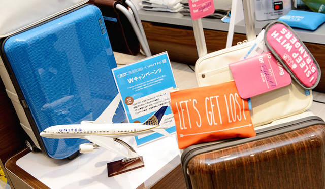 <strong>FLIGHT 001｜フライトワン</strong>　羽田空港 国内線第1旅客ターミナル2階 出発ゲートラウンジ南ウィング「イセタン羽田ストア（レディス）ターミナル1」内「FLIGHT 001 イセタン 羽田ストア（レディス）店」