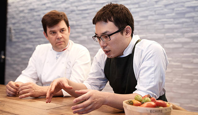 pirouette_665_07 「人と深く関わって、食材と向き合いたい。ぼくが重きを置くのは、食材というより人と言ってもいいかもしれません。野菜は主に埼玉の『須永農園』から仕入れていますが、肉や魚に関しても、これから生産者や漁師の方がたとの繋がりを一層強くしていきたいですね」(小林氏)