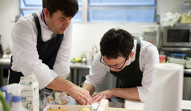 pirouette_665_18 「このプロジェクトはぼくにとって単なる仕事ではなく、ヒューマン・ビジネス。ただ技術を教えるというだけではなく、自分も一丸となって皆で成長していきたいと思っています」(トロション氏)