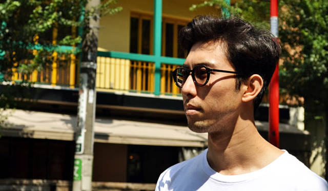 「Kodak」伊達メガネ用調光レンズイメージ　デザイナー・今泉氏着用モデル「SPIKE」