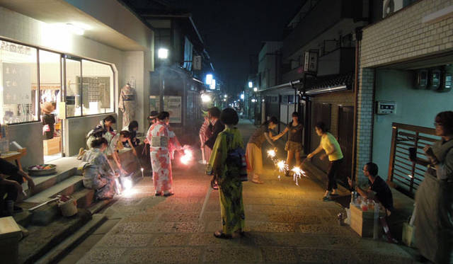 「大塚呉服店」（昨年の様子）