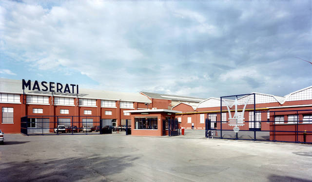 1940年以降、イタリアのモデナ市ヴィアーレ・チーロ・メノッティに本拠地を構えるマセラティ。赤レンガ造りの工場は今日もファクトリーとして使用されている