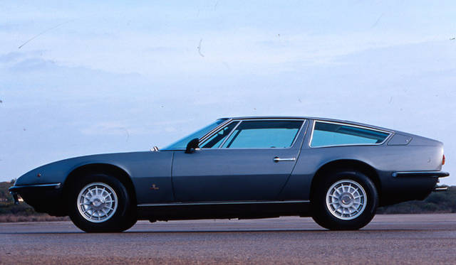 ミケロティがデザインしたシャープな印象の2ドアクーペボディ。4リッター超のエンジンが搭載された