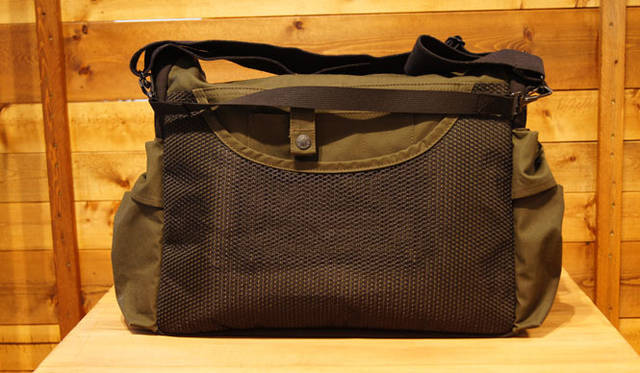 <strong>FILSON｜フィルソン</strong>　FILSON+MAGNUM PHOTOS「Harvey Messenger Bag（ハービー メッセンジャー バッグ）」［W39×H30×D10cm］4万4500円