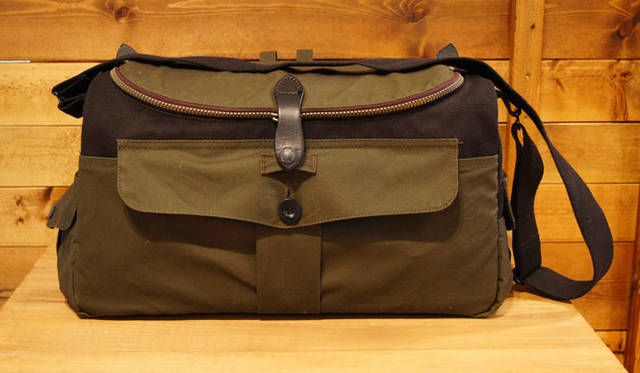 <strong>FILSON｜フィルソン</strong>　FILSON+MAGNUM PHOTOS「McCurry Sportsman Bag（マッカリー スポーツマン バッグ）」［W40×H24×D20cm］5万6500円