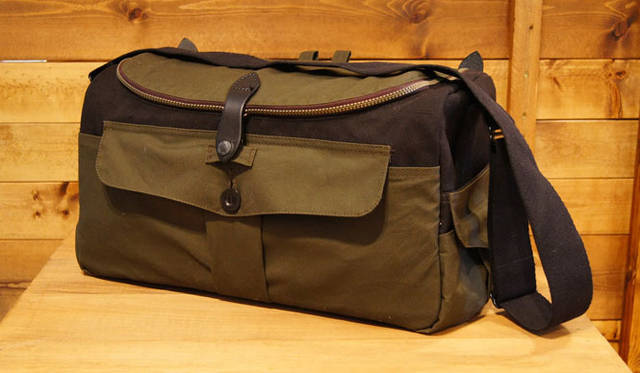 <strong>FILSON｜フィルソン</strong>　FILSON+MAGNUM PHOTOS「McCurry Sportsman Bag（マッカリー スポーツマン バッグ）」［W40×H24×D20cm］5万6500円