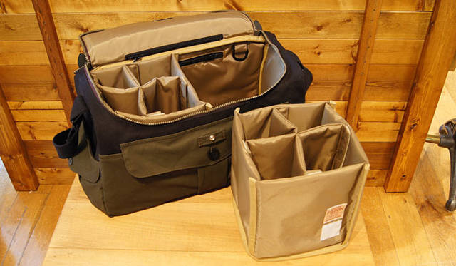 <strong>FILSON｜フィルソン</strong>　FILSON+MAGNUM PHOTOS「McCurry Sportsman Bag（マッカリー スポーツマン バッグ）」［W40×H24×D20cm］5万6500円