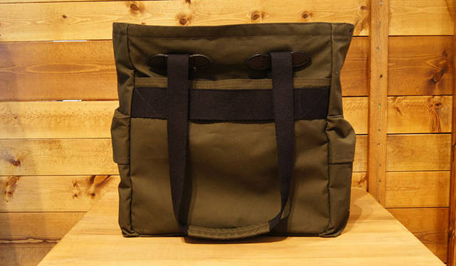 <strong>FILSON｜フィルソン</strong>　FILSON+MAGNUM PHOTOS「McCurry Tote Bag（マッカリー トート バッグ）」［W33×H37×D14cm］3万1500円