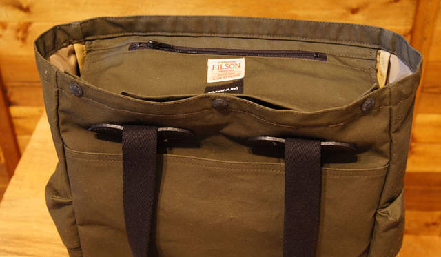 <strong>FILSON｜フィルソン</strong>　FILSON+MAGNUM PHOTOS「McCurry Tote Bag（マッカリー トート バッグ）」［W33×H37×D14cm］3万1500円