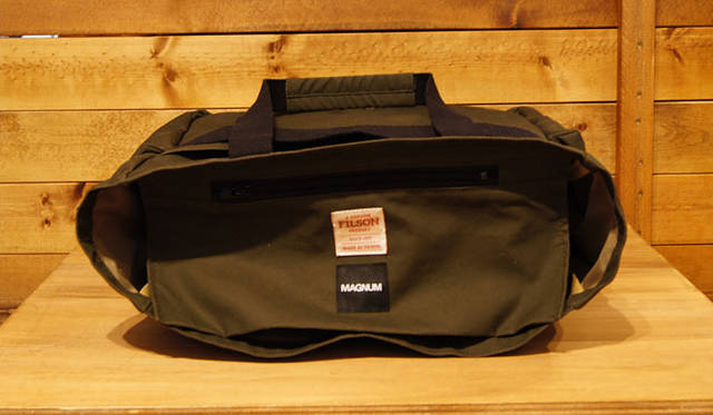 <strong>FILSON｜フィルソン</strong>　FILSON+MAGNUM PHOTOS「McCurry Tote Bag（マッカリー トート バッグ）」［W33×H37×D14cm］3万1500円