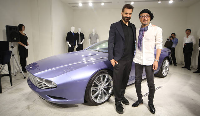 コスチューム・ナショナルのファッションデザイナーであるエンニョ・カバサ氏と、ザガートのチーフデザイナー原田則彦氏