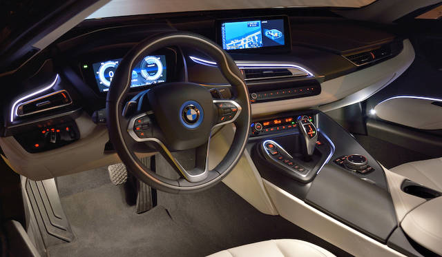 Comfortモードのアンビエントライト（ホワイト）。設定で変更も可能 