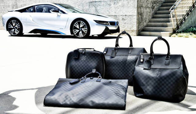 ラインナップは、大小のボストンバッグ「The Weekender GM i8」「Weekender PM i8」、ガーメントバッグ「Garment Bag i8」、堅牢なハードシェルの「Business Case i8」の4モデルで展開