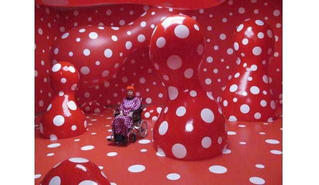 <strong>草間彌生「とこしえの愛の部屋」写真展～ベンジャミン・リーが撮る、草間彌生の宇宙～</strong>　© BENJAMIN LEE