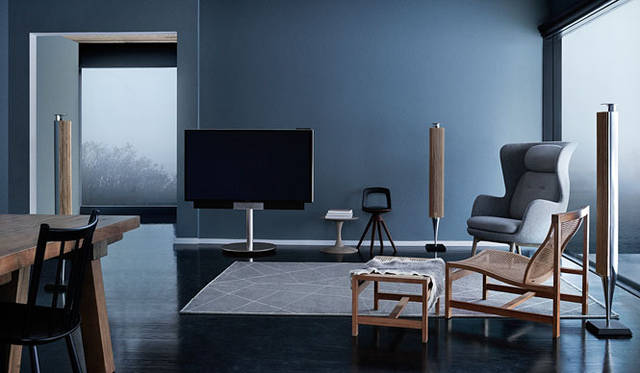 <strong>BANG & OLUFSEN｜バング＆オルフセン</strong>　4K対応液晶テレビ「BeoVision Avant」　設置オプション：壁から最大90度まで動くフロアスタンド