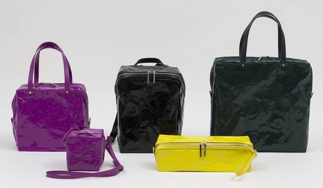 <strong>PLEATS PLEASE ISSEY MIYAKE｜「ヌガー」に新作登場</strong>　エナメルシリーズ「ヌガー 1」