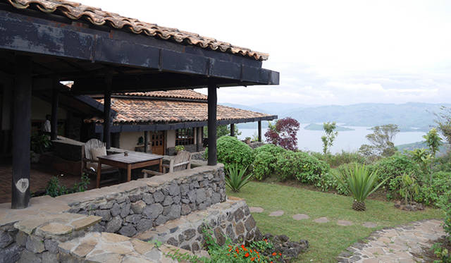 ここは朝は鳥のさえずりが鳴り響き、雲海が広がるピースフルな世界