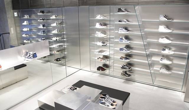 <strong>GOLDEN GOOSE DELUXE BRAND