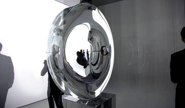 <strong>“Cartier Time Art – Mechanic of Passion” Direction by Tokujin Yoshioka</strong>　“The Gate” / Tokujin Yoshioka for Cartier Time Art © TOKUJIN YOSHIOKA INC.