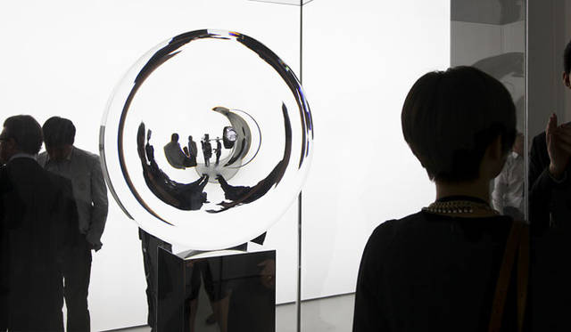 <strong>“Cartier Time Art – Mechanic of Passion” Direction by Tokujin Yoshioka</strong>　“The Gate” / Tokujin Yoshioka for Cartier Time Art © TOKUJIN YOSHIOKA INC.