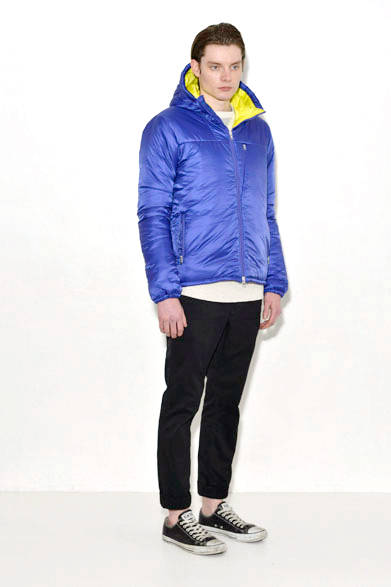 ジャケット3万5640円、ニット2万4840円、パンツ2万1600円