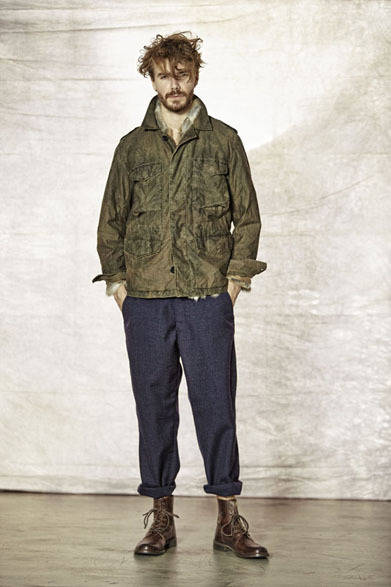 ブルゾン10万5840円、パンツ2万2680円