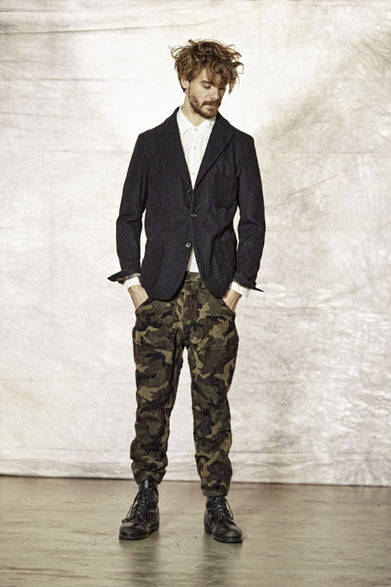 ジャケット5万6160円、シャツ1万7280円、パンツ3万4560円