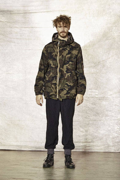 ブルゾン6万3720円、パンツ2万4840円