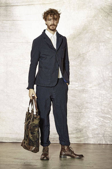 ジャケット5万760円、シャツ2万2680円、パンツ2万7000円、バッグ3万8880円