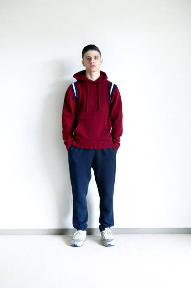 フットボールニット3万4560円、パンツ3万5640円