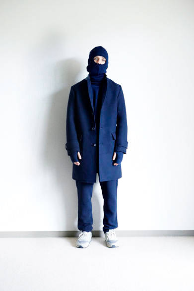 コート7万3440円、ニット2万7000円、パンツ3万5640円、マスク1万1880円